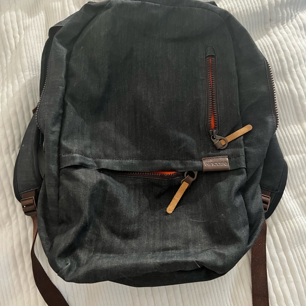 Incase Backpack - Picture 2 of 4